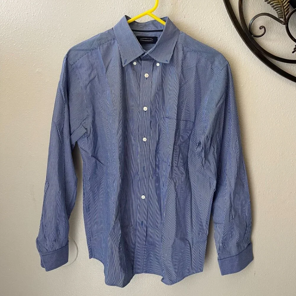 Roundtree & Yorke Blue & White Striped Cotton mens's  Button-Down Shirt M‎